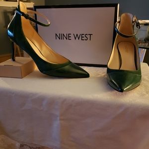 Nine West Hunter Green Ladies Shoes